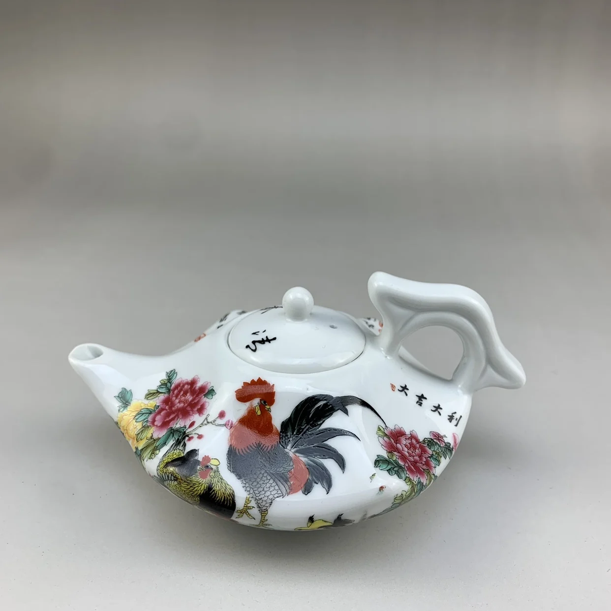 Republican period Factory goods porcelain Dajidali pastel rooster star anise teapot porcelain collection