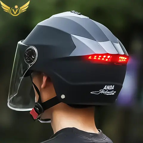 Casco de motocicleta con luces Led para hombre y mujer, accesorio para ciclomotor, Scooter eléctrico, con doble visera, recargable