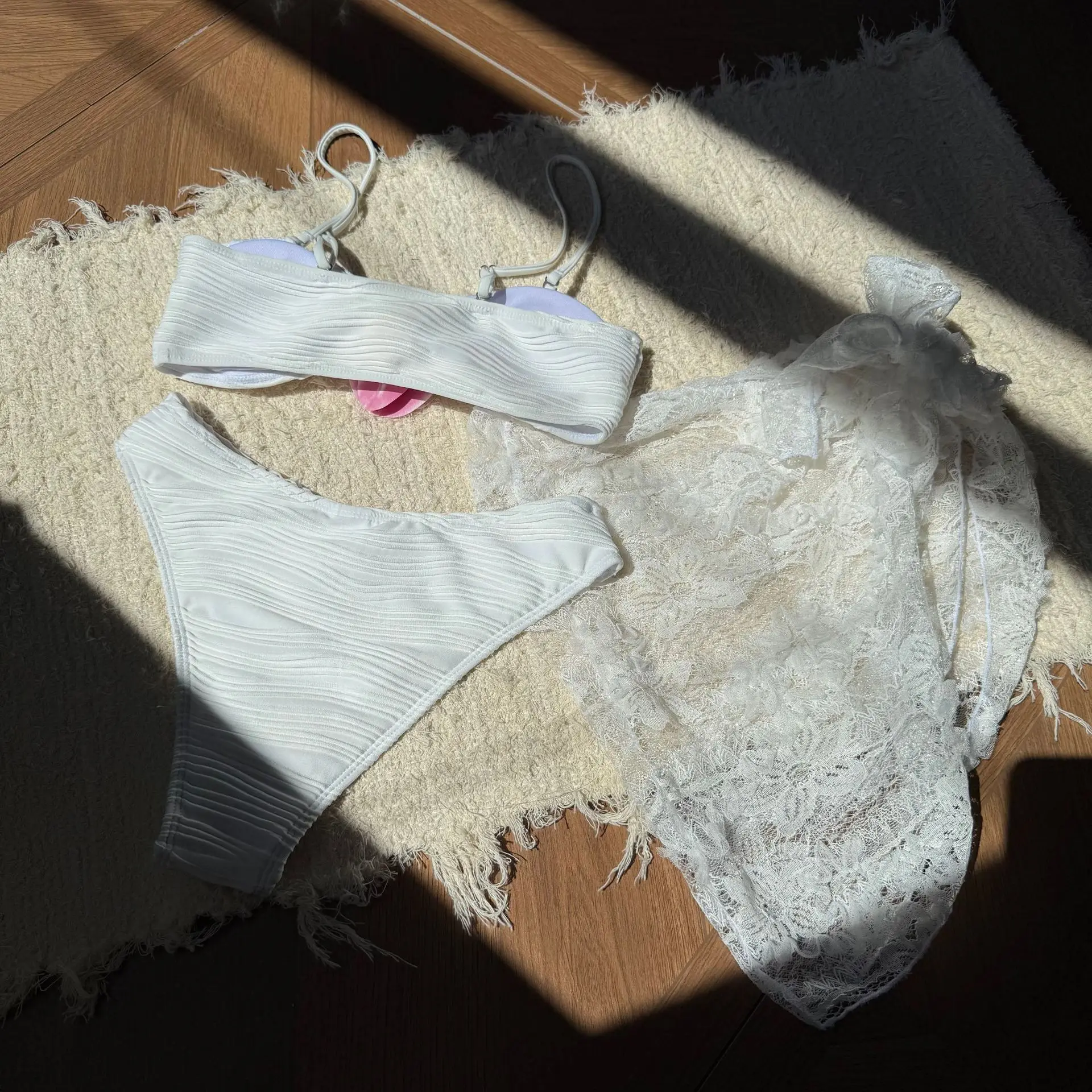 Sexy Blumen-Bandeau-Bikini-Sets, 3-teilig, mit Blumen-Spitzenbezug, Rock, Tanga, Badeanzüge, Badeanzug, Strand-Outfits, Biquini, Tankini