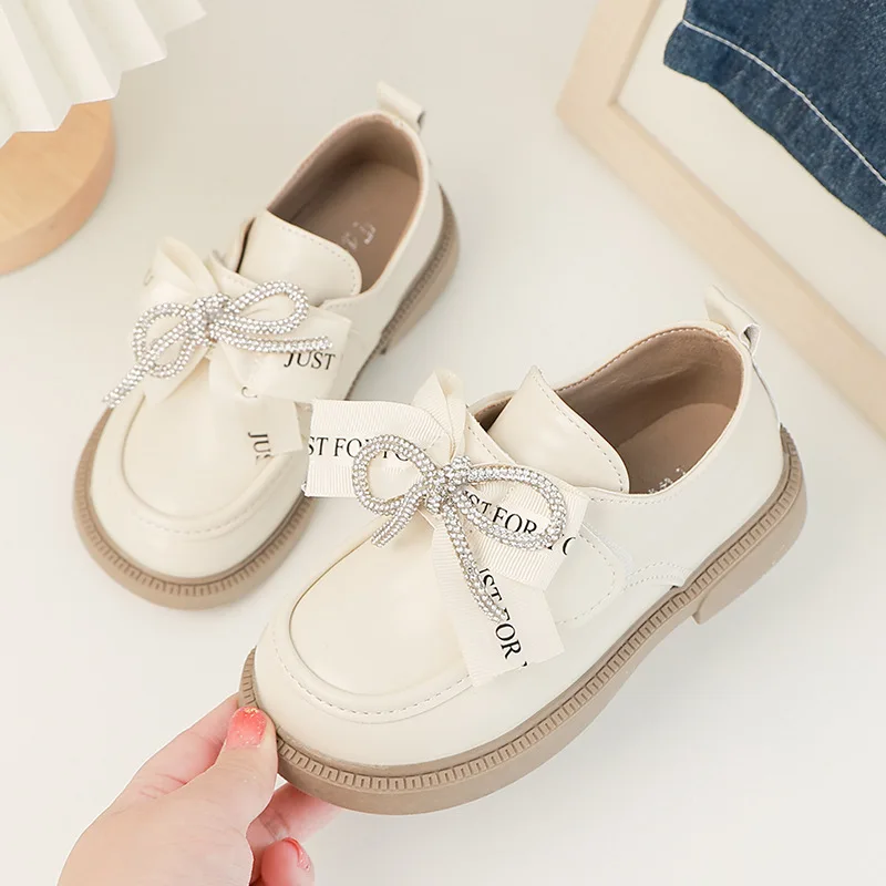 Zapatos pequeños de cuero para niña, mocasines de suela suave, zapatos de princesa para niña grande, primavera y otoño, novedad de 2024