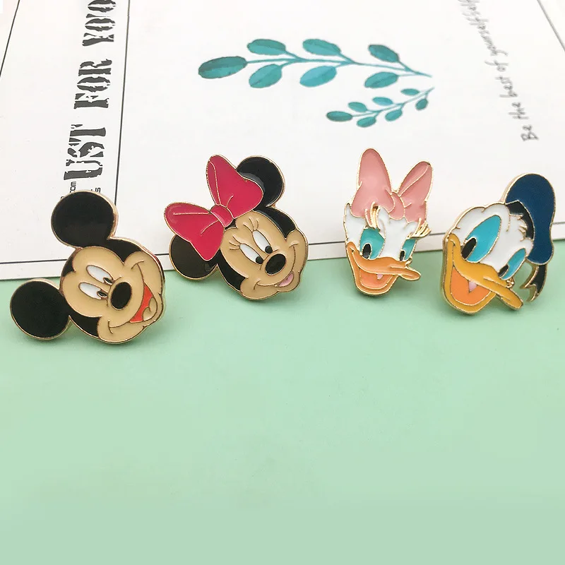 Disney Mickey Mouse spilla Donald Duck Badge Cartoon smalto Pin gioielli carini vestiti cappello accessori decorativi gioielli regali