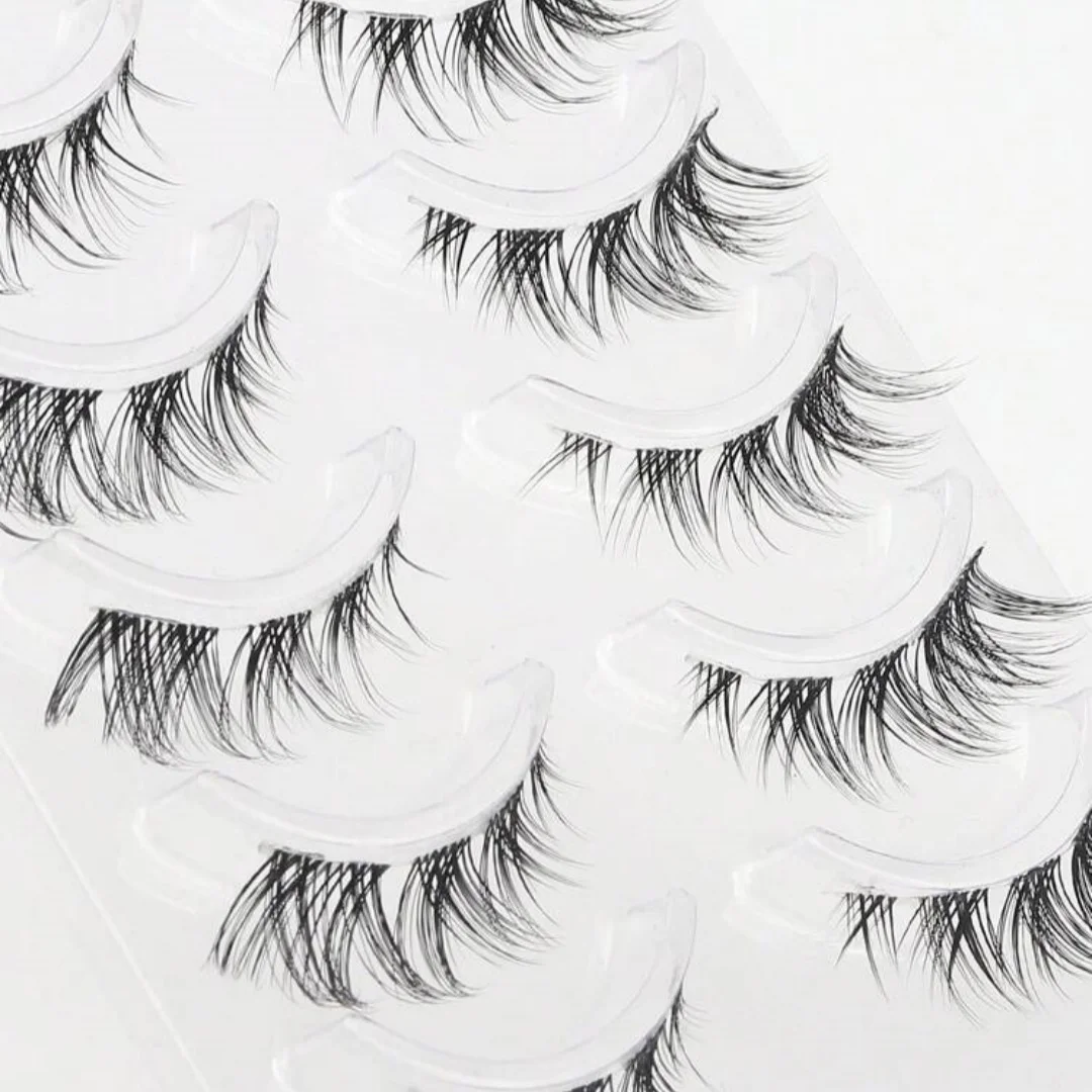 5 pairs of natural, long and flowing false eyelashes in the fox-eye style, suitable for both daily and party looks. Cat-eye and