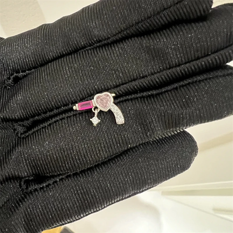 1 PCS New Cute Pink Zircon Crystal Cochlea Ear Bone Nail 316L Medical Titanium Steel Earrings for Women Y2K Hottie Accessories