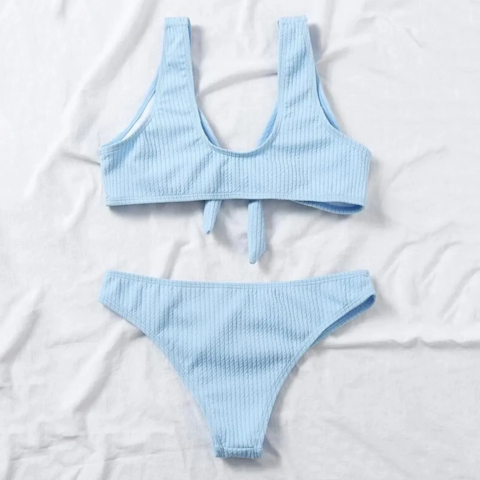 2024 Nuovo Set bikini con fiocco Vita bassa Colore puro Pit Strip Push Up Bordo Spalline larghe Costume da bagno Spiaggia Costumi da bagno separati