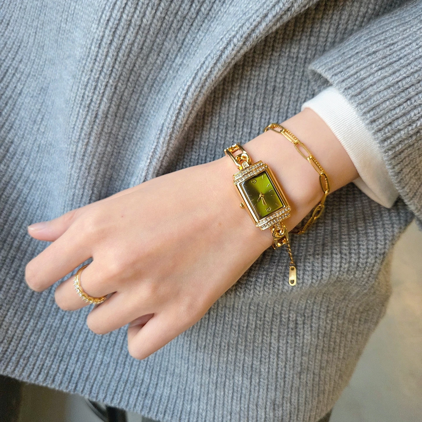 Exquisite Luxury New Emerald Women's Watch Retro Fashion Quartz Watch Elegant Casual Full Diamond Small Dial Women's Watch