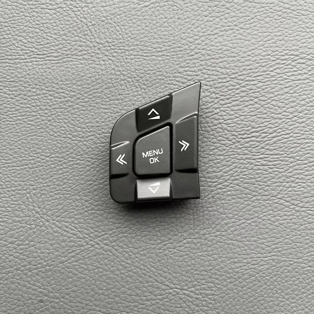 Left/Right Car Steering Wheel Switch Button Cover Trim For Land Rover Discovery Sport 2015 2016 2017 2018 2019