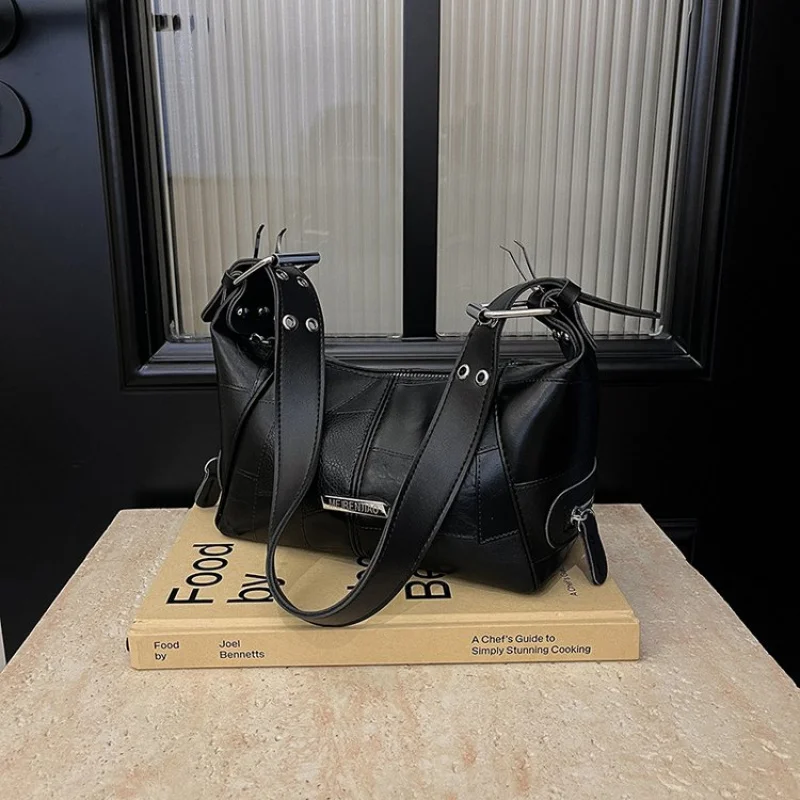 

Luxury Women's Tote Bag Crafted From Fine Leather Featuring Paris Style And Famous Commuter Vintage Look​