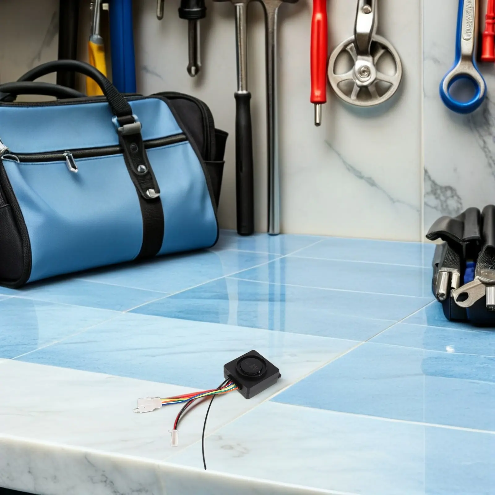 

Комплект универсальной противоугонной сигнализации для мотоциклов и электроскутеров с высокочувствительным реле и пультом дистанционного управления