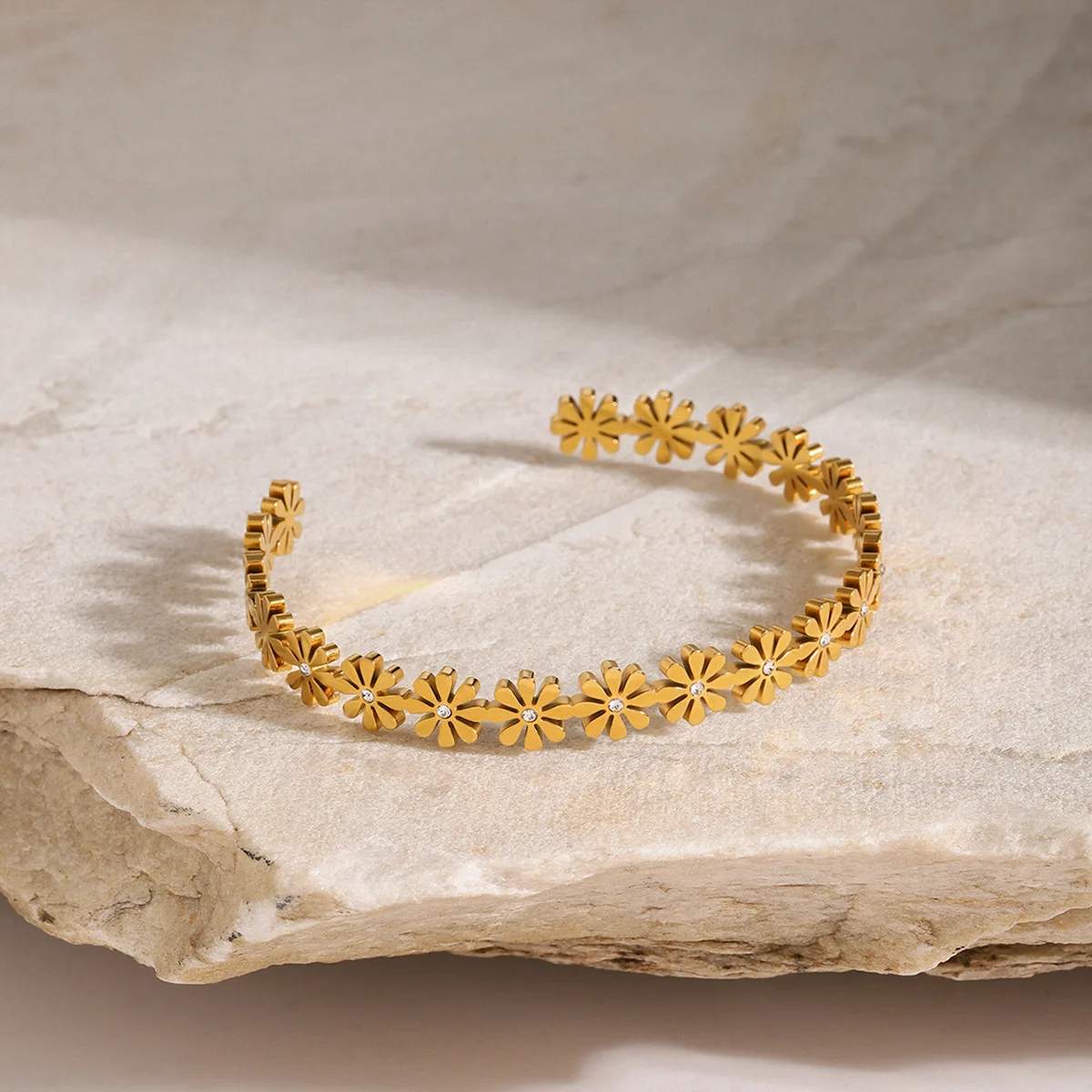 

Stainless Steel 18K Gold Plated Adjustable Daisy Flower Open Cuff Bangle with Simulated Pearl & Zirconia for Women Fashion Gift