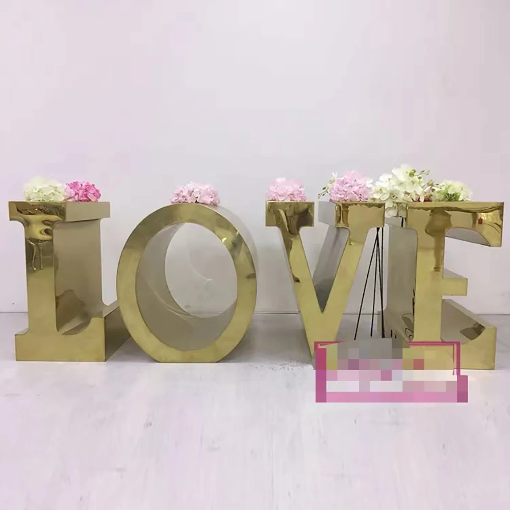 Exquisite Acrylic L-O-V-E Letters Rental Tables Dining Glass Tables For Wedding And Party Candy Table