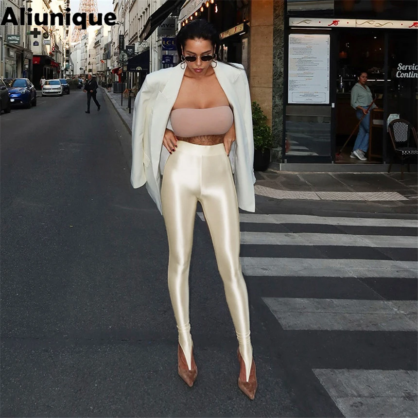 2026 Glänzende Kompressionsleggings für Damen – Mid-Waist Skinny Yoga-Workout-Hose mit Steg – Modische Sport-Unterwäsche – Glänzende Lingerie