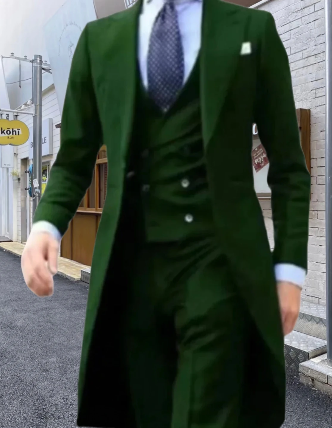 

Three-Piece Fitted Tuxedo Formal Jacket with Peak Lapel for Groomsmen Celebrity Evening Party Groom Suit