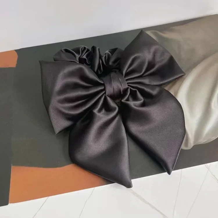 Eleganckie, wysokiej klasy czarne satynowe kokardki do włosów dla kobiet - idealne do eleganckich kucyków i słodkich fryzur — zdjęcie 7