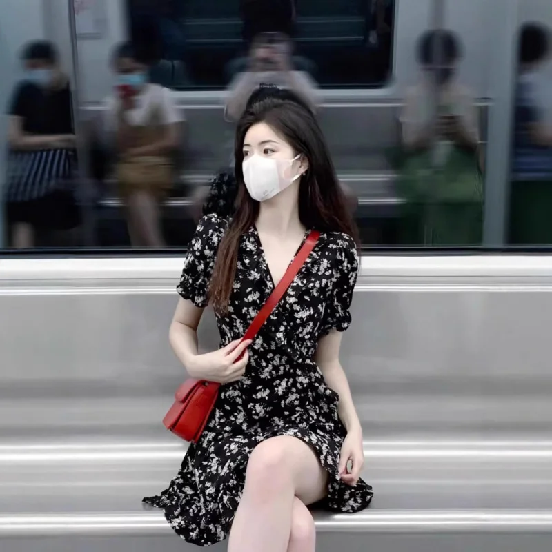 Vestido pequeño con estampado floral Manv para mujer, nuevo estilo de verano, elegante vestido largo negro adelgazante que se pega en la cintura para el té francés