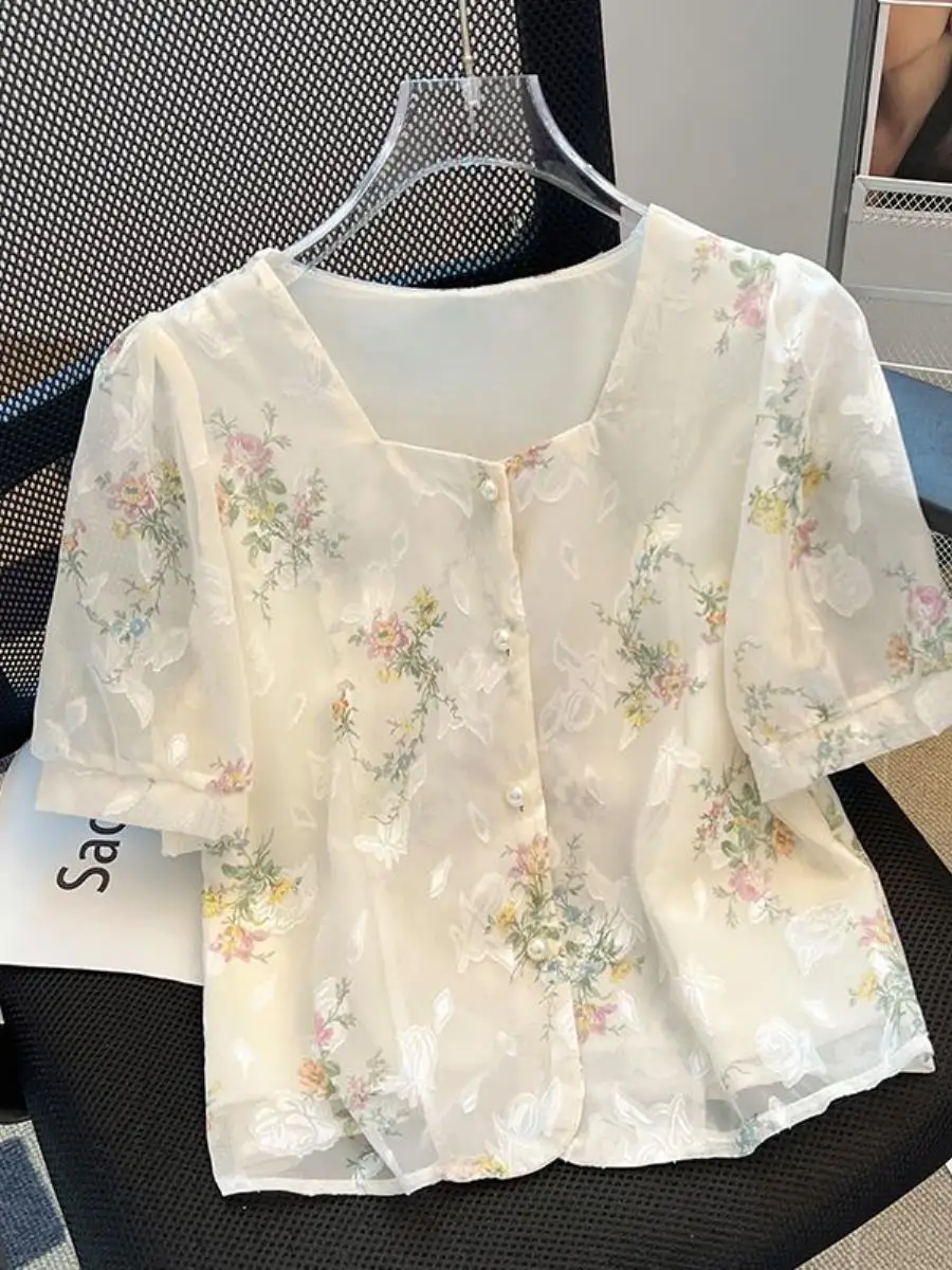 nova-colecao-de-verao-camisa-feminina-curta-com-bordado-gola-quadrada-e-bolso-tipo-lenco-–-estilo-doce-e-elegante-para-nego
