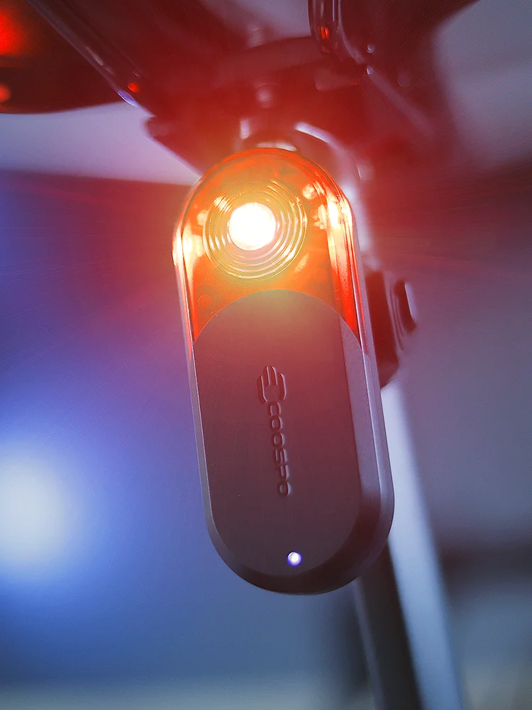 COOSPO Smart Radar Rücklicht Fahrradrücklicht Bremswarnung Fahrrad-Rücklicht 7 Lichtmodi Rückleuchte IP67 Wasserdicht Warnungen für Fahrzeuge in 140M Reichweite für Straßen- und MTB-Fahrradsicherheit