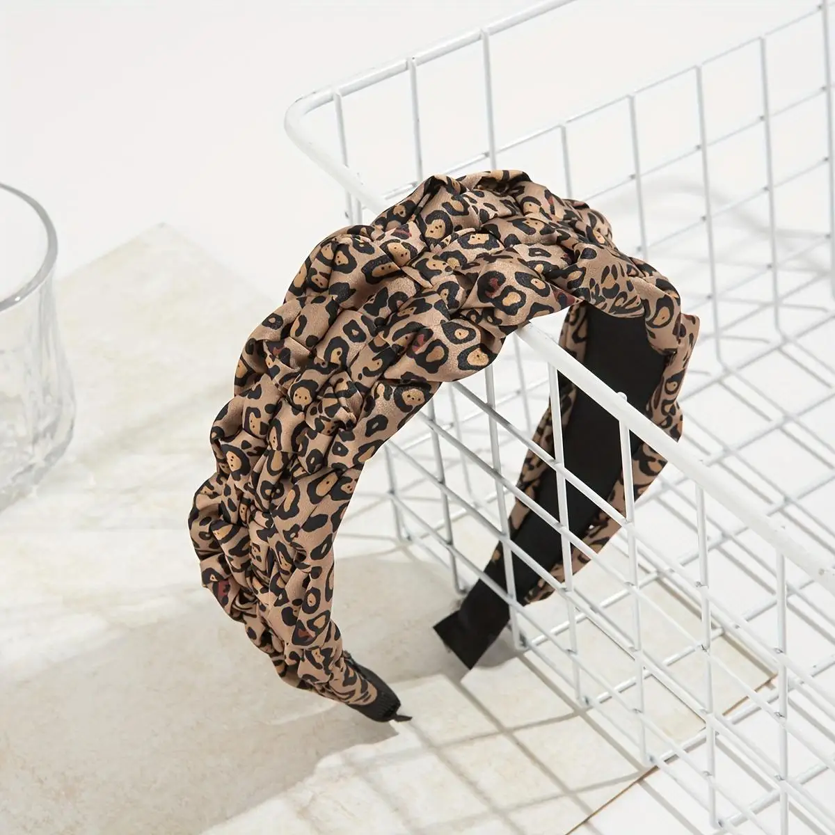 1pc 여성용 레오파드 프린트 다이아몬드 머리띠는 파티를 위한 일상 사진 촬영에 간단하고 세련된 제품입니다.