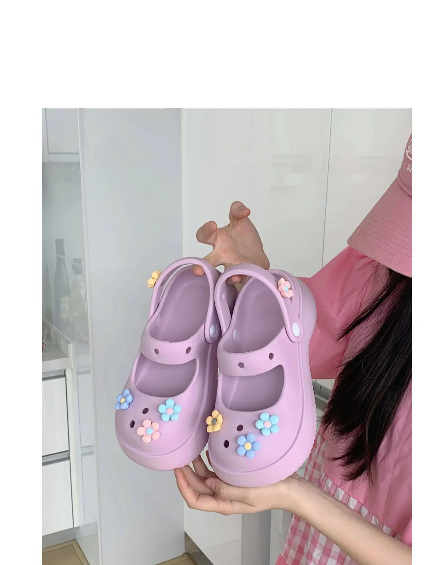 2023 New Thick Sole Summer Outwear Shoes Cute and Creative Flower Baotou Sandals Princess Style Soft Hole Slippers for Women