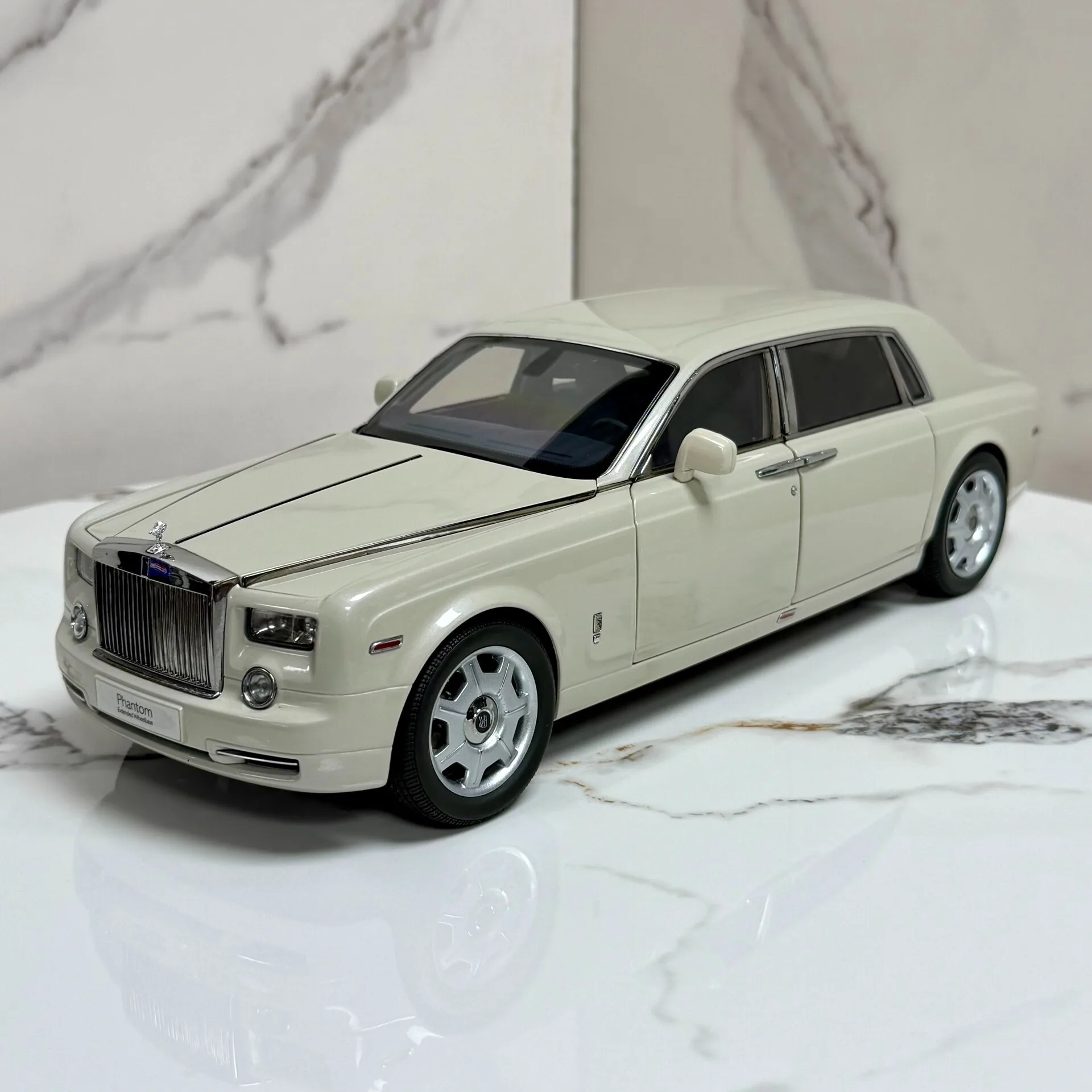 Kyosho 1:18 Rolls Phantom Extended Wheelbase White Simulation Limited Edition All Open Alloy Metal Static Car Model Toy Gift