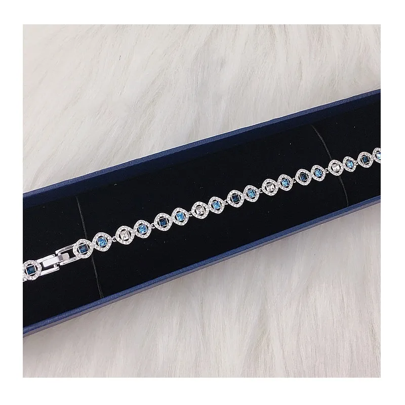 

New Shijia: Shiny and Charming Ocean Blue Square Crystal Bracelet Romantic Fresh Button Women's Bracelet
