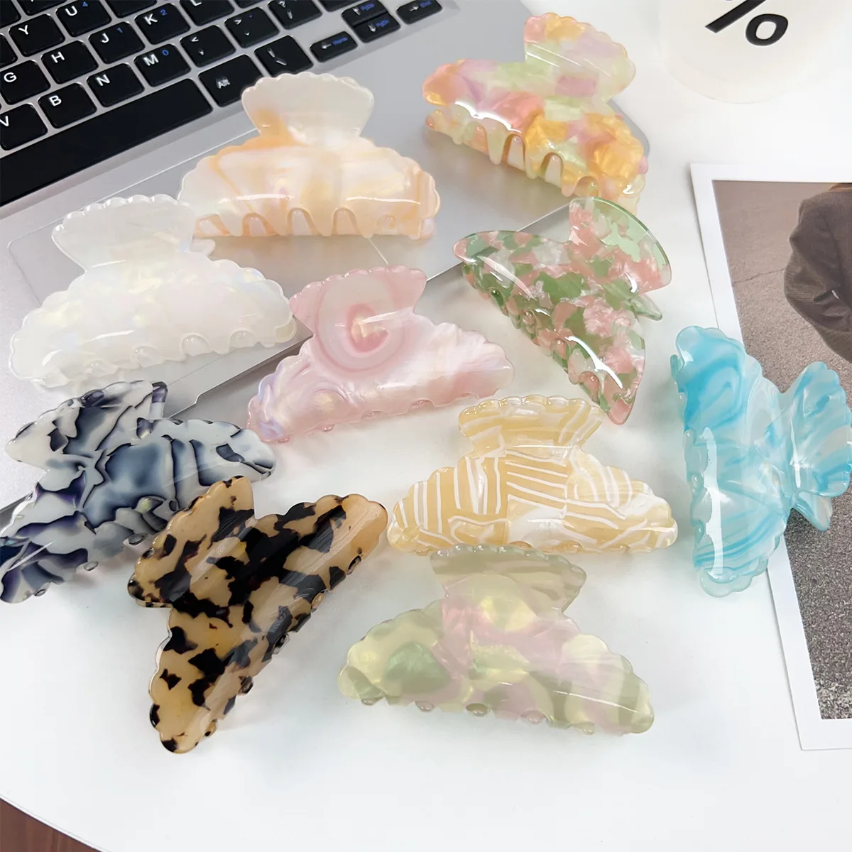 Vintage Wave Hair Claw Female Temperament Elegant Mermaid Claw Clip Crab Hair Clips Women Girls Shark Clip Hair Accessories 2025