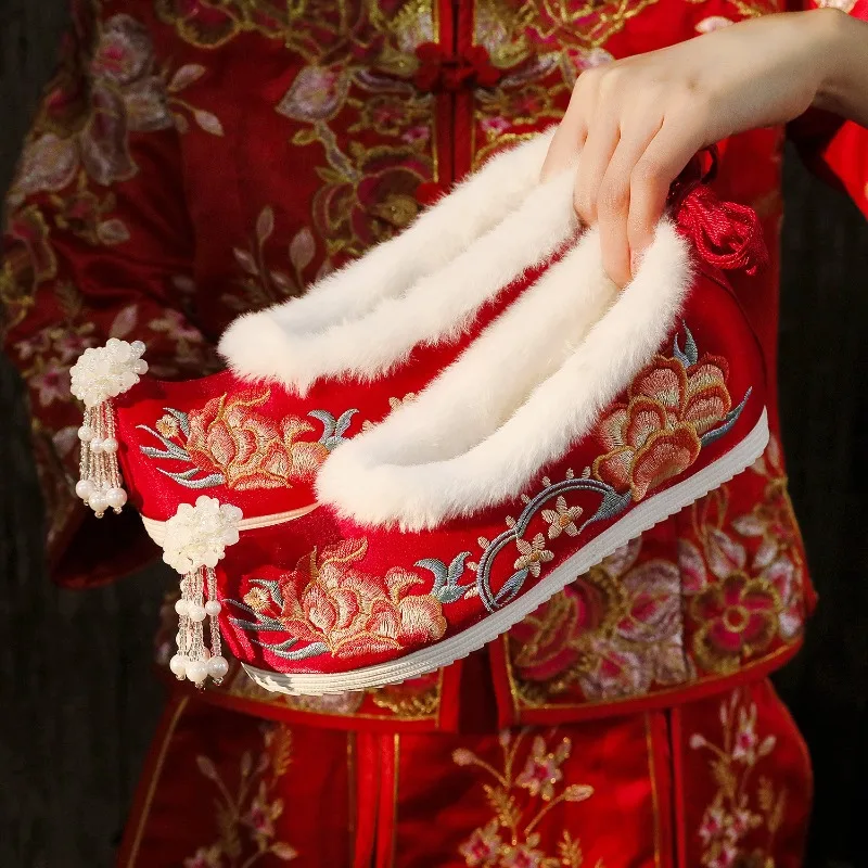 Wedding Shoes Women's Winter Embroidered Cotton Shoes Ethnic Style Shallow Slip on Inner Height Light Plush Warm Hanfu Shoes