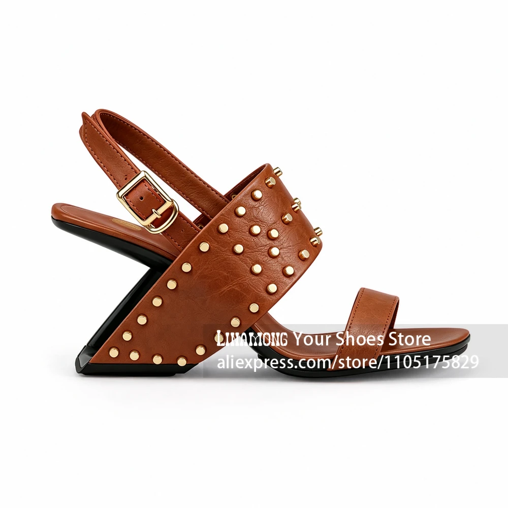 Sandalias de tacón escultural con adornos dorados, diseño de tira en la parte trasera, hebilla en el tobillo, tacón de cuña irregular, calzado de verano, calzado de verano con diseños originales y aberturas.
