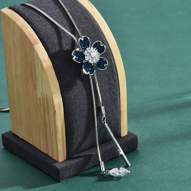 

The brand-new long floral sweater chain is suitable for women and can adjust the high-end style of autumn and winter