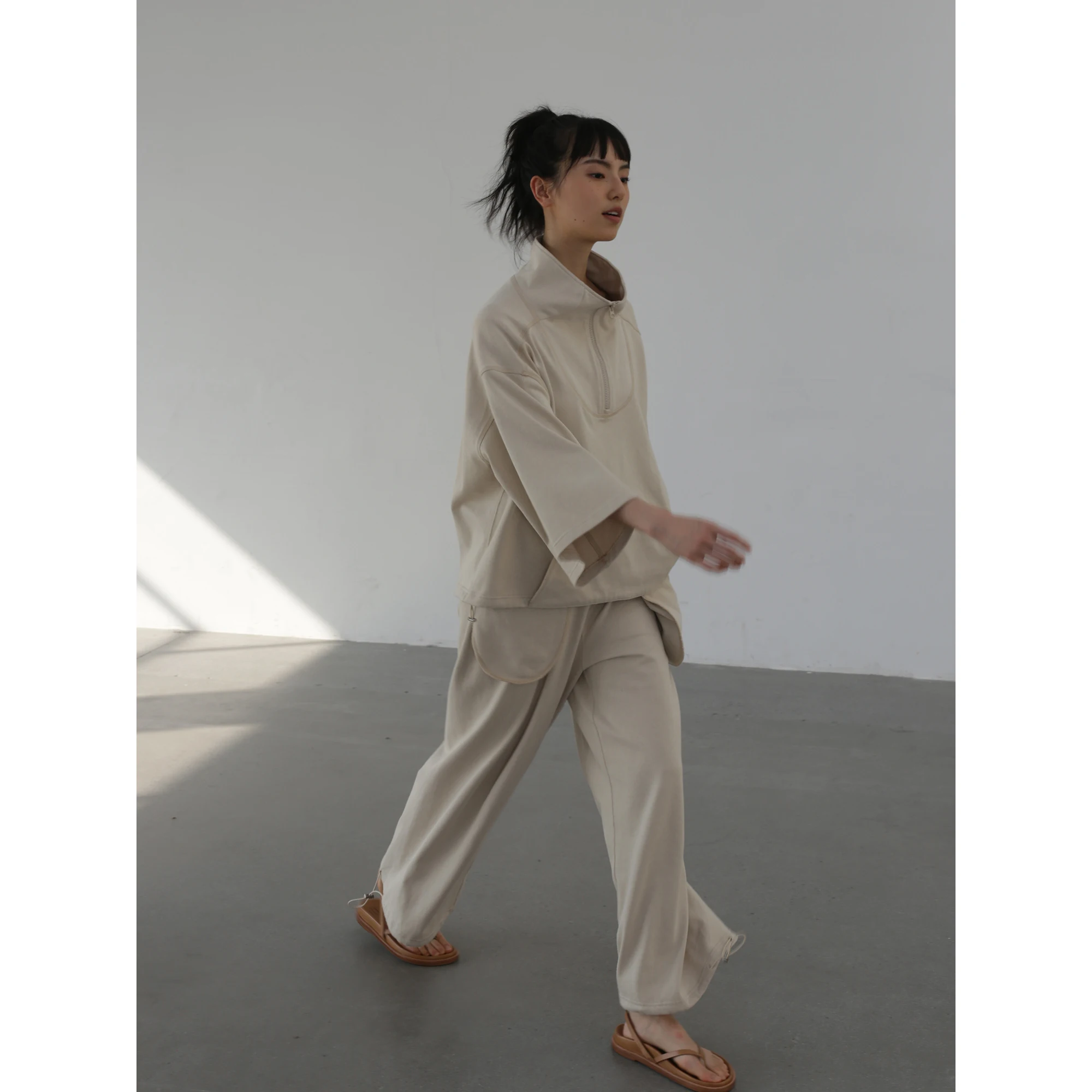 

Летний камуфляжный комплект: худи на молнии и широкие спортивные брюки с завязками, женская повседневная спортивная одежда из комфортного хлопкового смесового материала