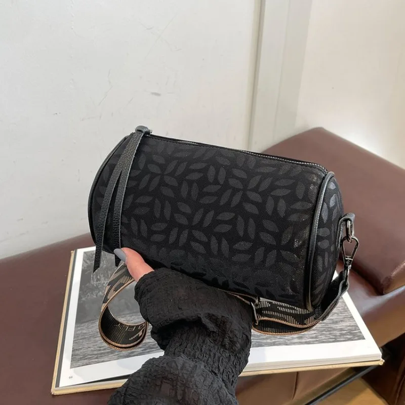 

Elegant Leather Classic Designer Paris Fashion Large Capacity Shoulder Bag For Women Luxury Diaper Bags For Commuter