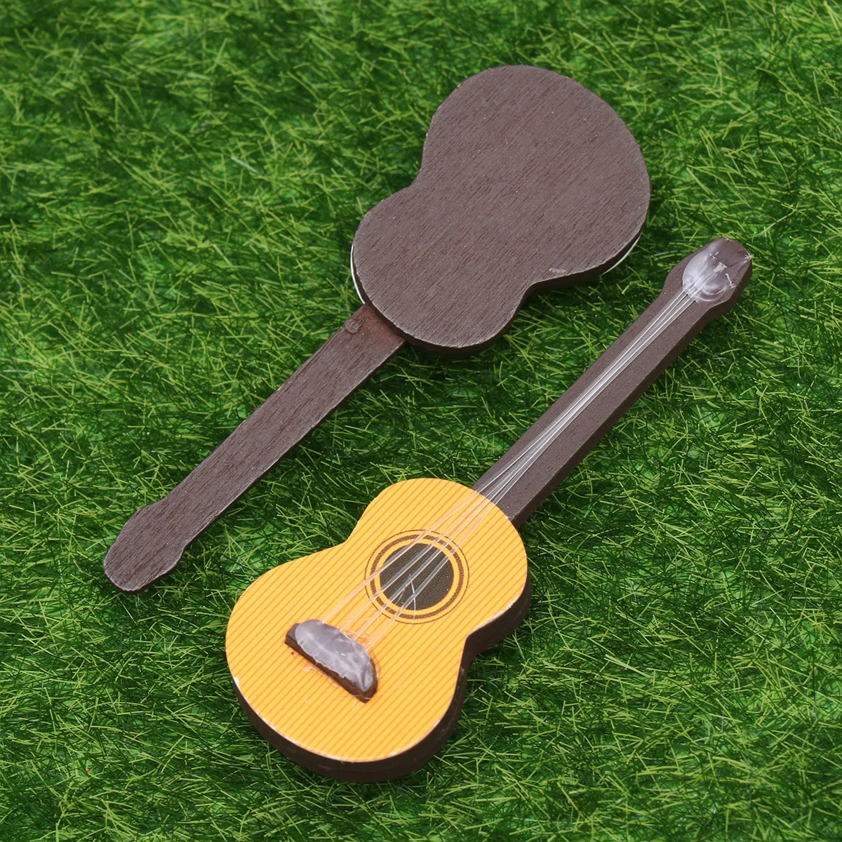 Miniature Accessories House Figurine Tabletop Toys Wooden Ornemant Guitar Model Dolls Wallpaper