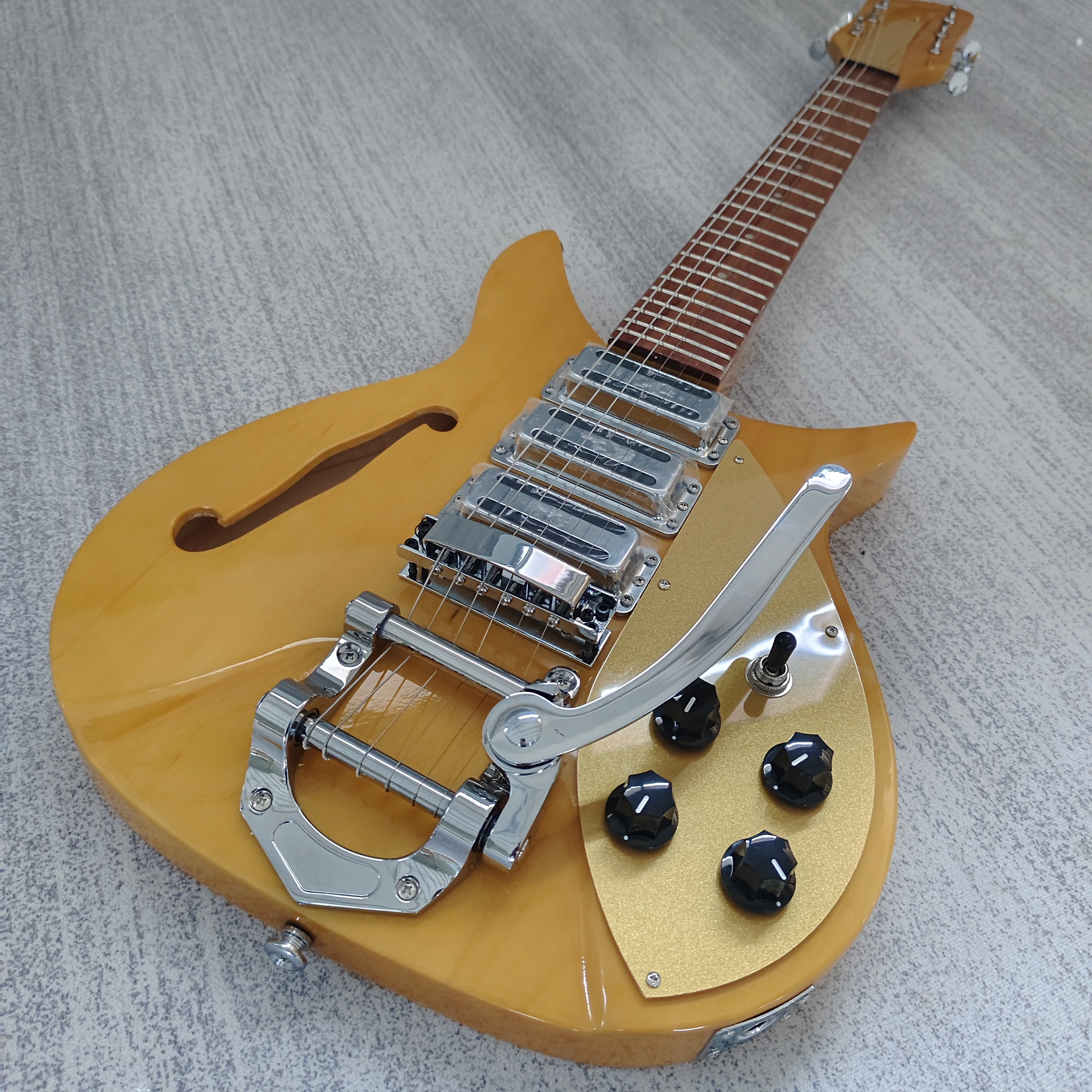 F hole 325 Short neck Electric Guitar, 3 Mini Humbucker Pickups, Tremolo 20.75