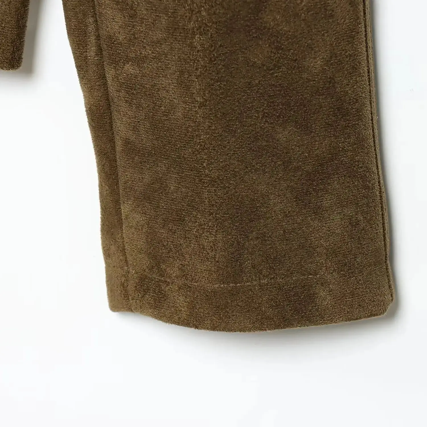 سترة نسائية موضة 2025 على الطراز الأوروبي والأمريكي للخريف بياقة عمودية جديدة وتأثير مخملي مع قلنسوة ملابس خارجية Mujer