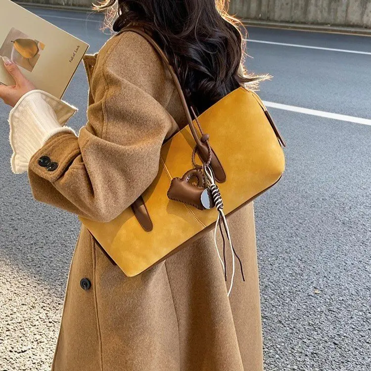 Classic Elegant Minimalist Diaper Bag For Women Designer Leather Large Capacity Tote Luxury Vintage Fashionable Stylish Commuter