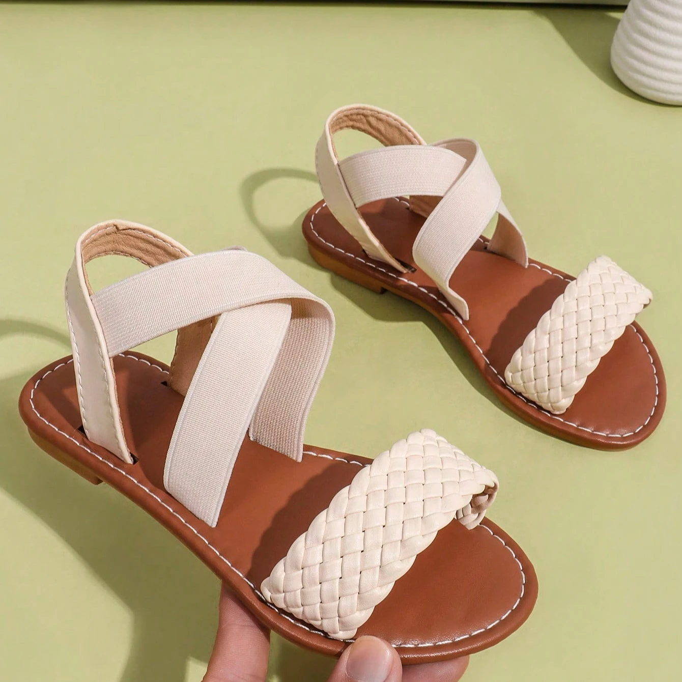 Mädchen-Ledersandalen 2026 Neue Sommer-Kleinkind-Sandalen mit Flechtmuster Rutschfeste Einfache Klassische Prinzessinnen-Sandalen für Party, Hochzeit und Alltag – Detail 7