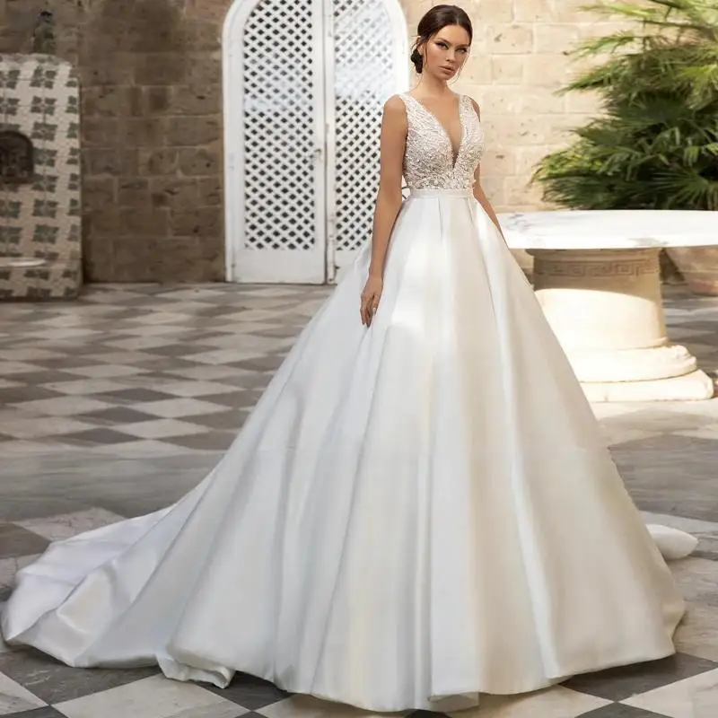 

Design Luxury Beading Appliques A-Line Wedding Dresses 2025 Sexy V-Neck Button Satin Court Train Vintage Bridal Gown Customized