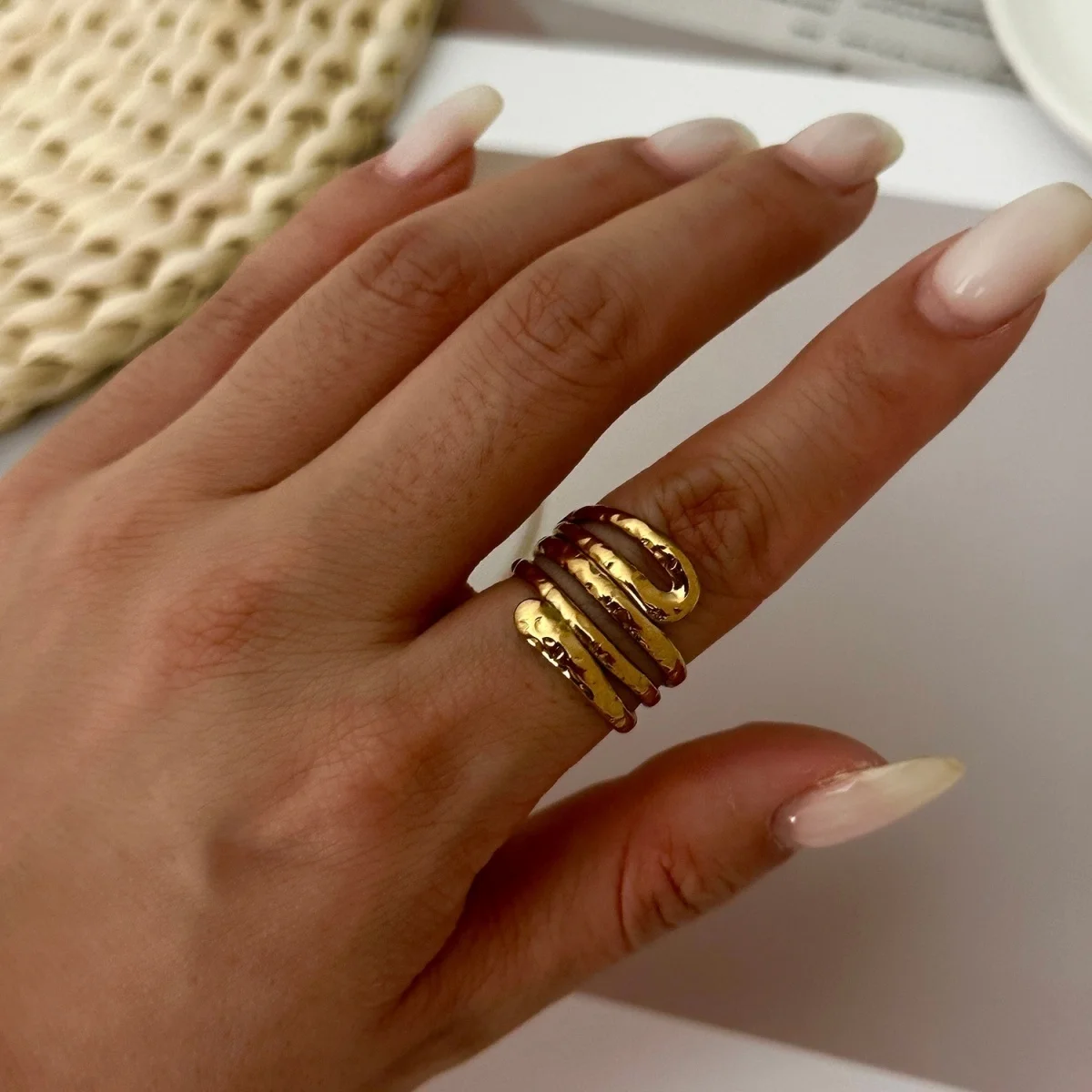 Edelstahl-Spiralring mit Lava-Infiniti-Schleifenmuster, gehämmert, für Damen und Herren, unregelmäßiger, strukturierter, geometrischer Ring, Punk-Schmuck – Detail 12