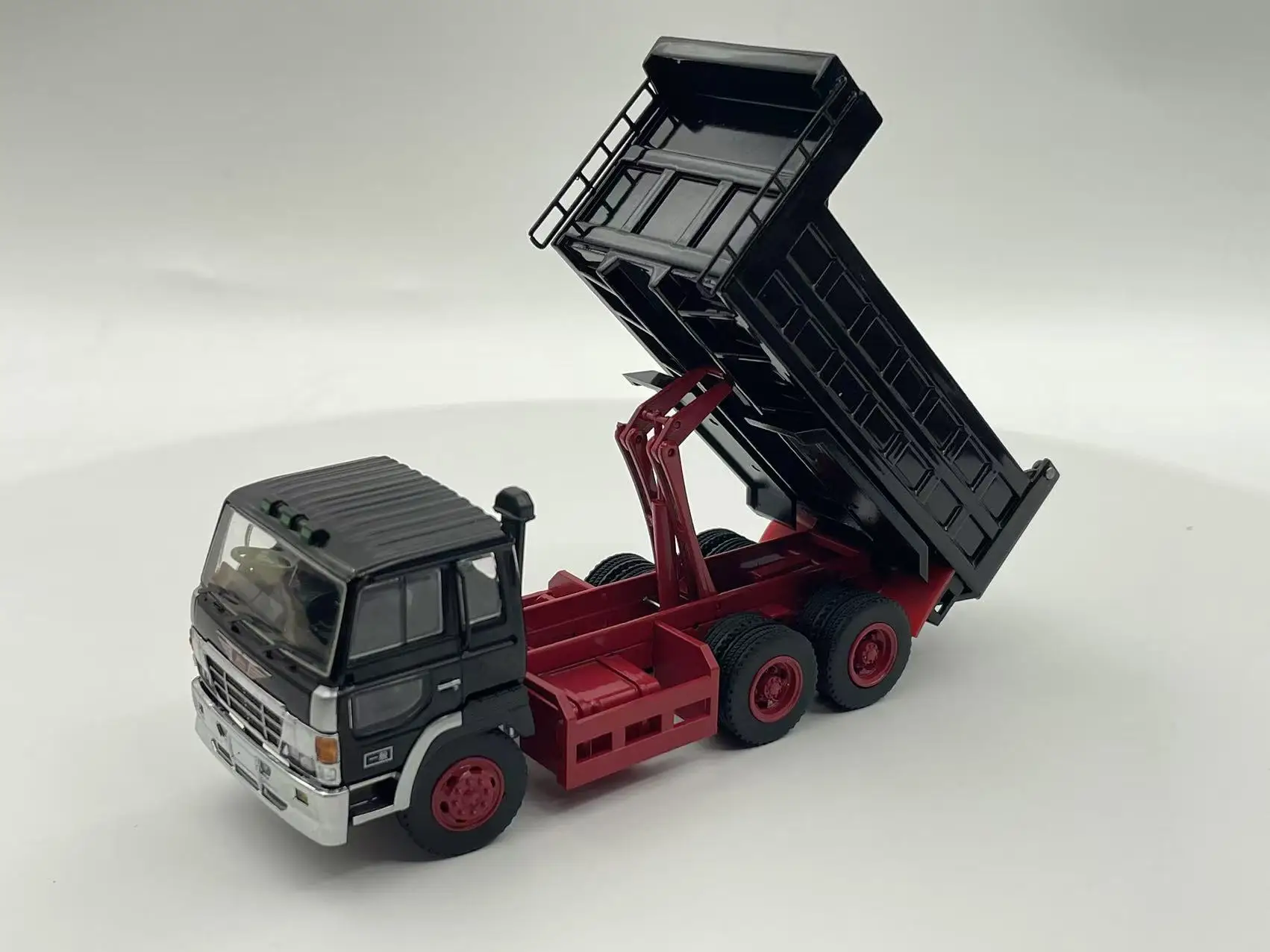 Construction Site Dump Truck Simulation Model For Hobbyists 1:64 Hino Super Dolphin Dump Truck Die-Cast Alloy Model
