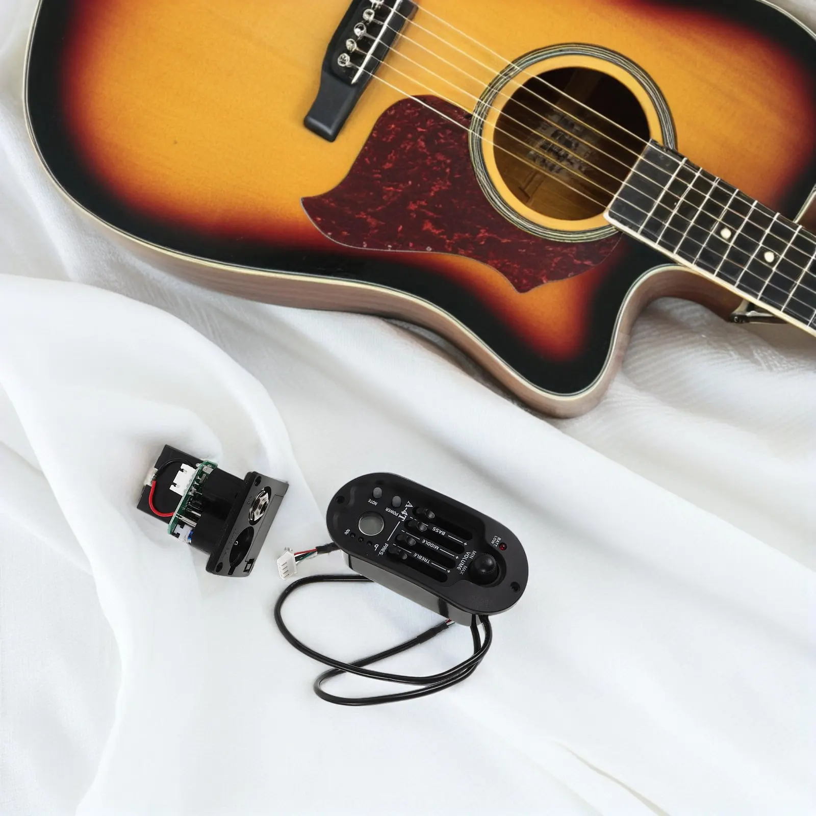 

Комплект: предусилитель для акустической гитары, 4-полосный эквалайзер, ЖК-тюнер, эквалайзер для акустических и электрогитар, для усилителей и сцены