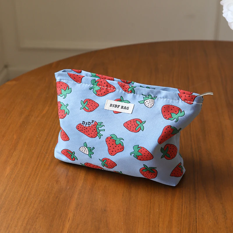 Borsa per il trucco da donna originale borsa da toilette con cerniera in tela portatile per cosmetici di grande capacità con fragola rossa