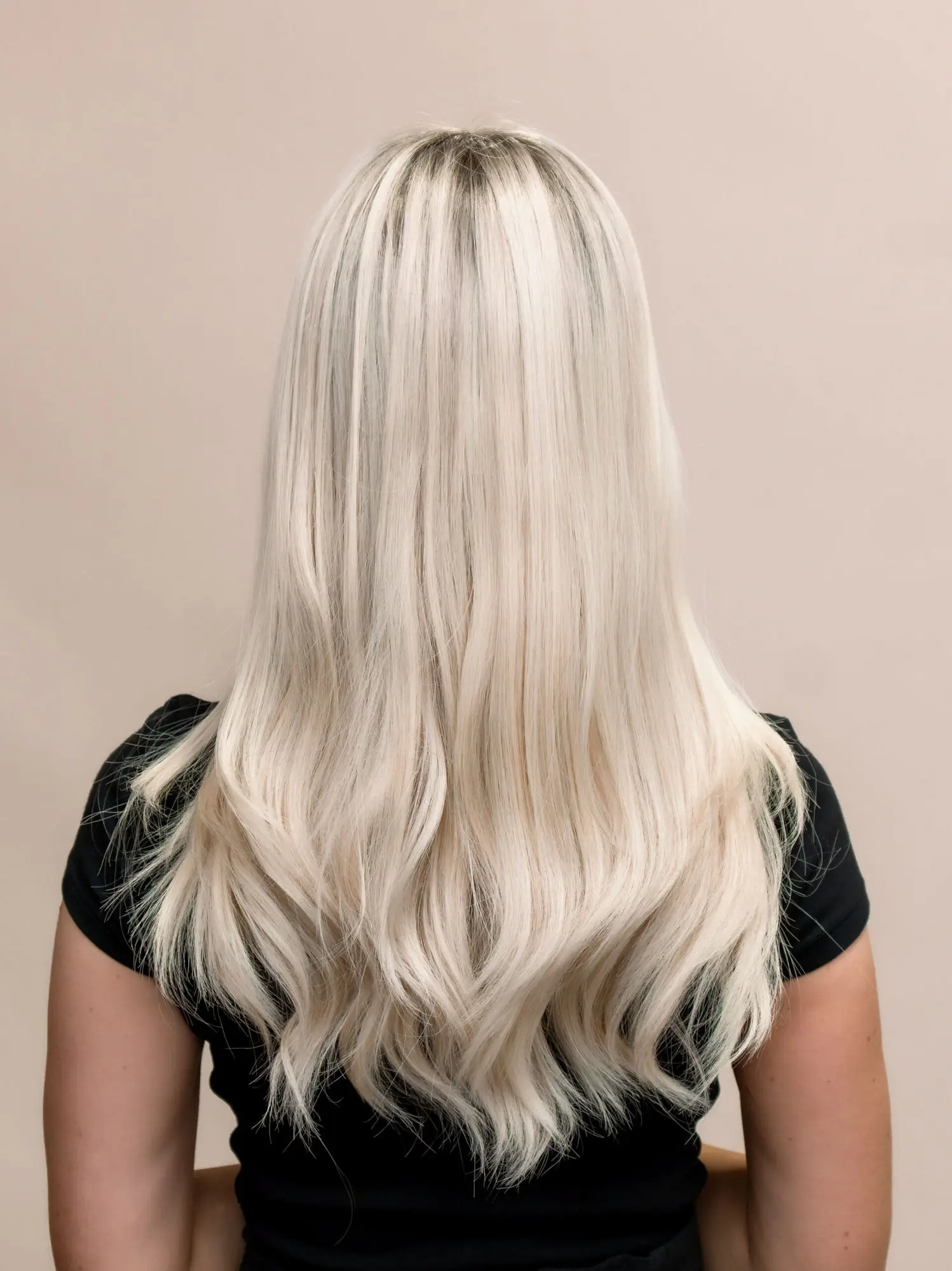 20 Inches Ombre Ash Blonde Synthetic Lace Front Wig for Women Daily Party Use Realistic Look Preplucked Hairline Heat Resistant
