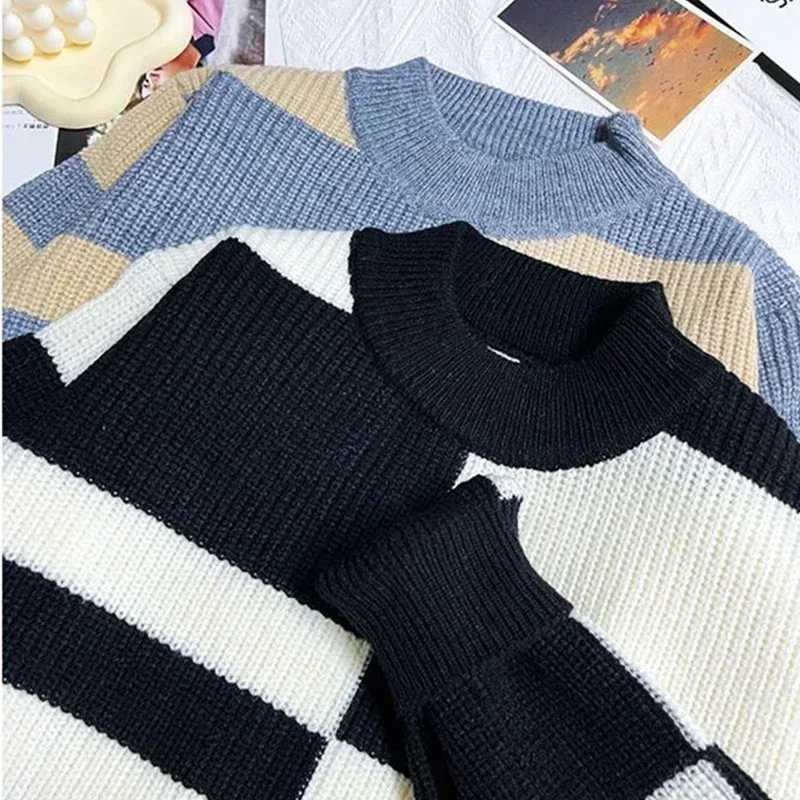 New Thickened Winter Round Neck New Sweater with Contrasting Color Base Knit Sweater, Loose High Neck Casual Warmth for Men