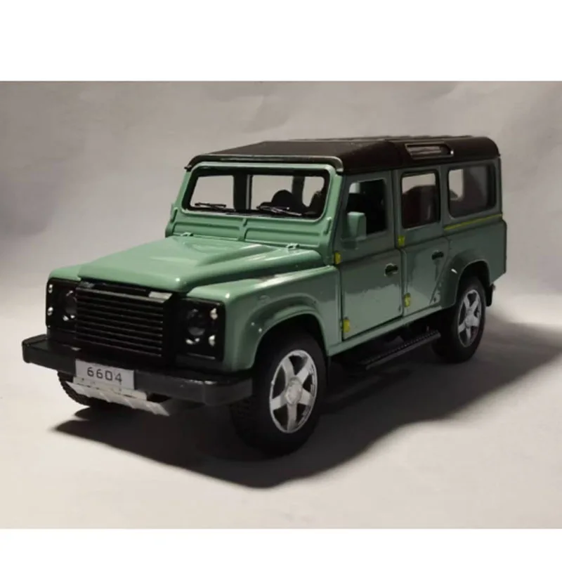 1:32 Classic Metal Defender Car Alloy Diecast Toy Pull back & Light Model Cars Toy For Children Gifts Collection