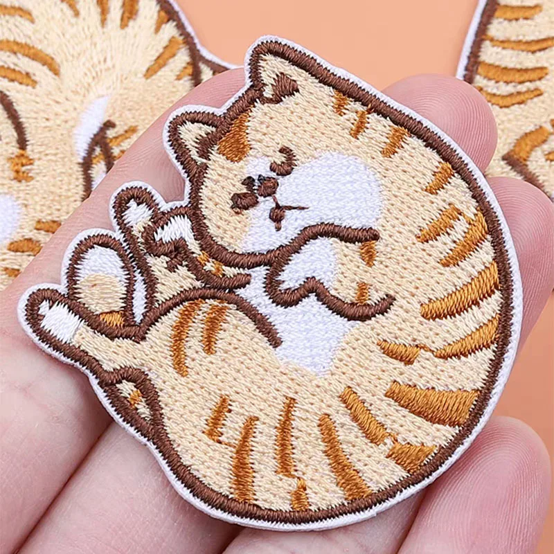 Cute Cat stiratura ricamo Patch per abbigliamento bambini Parches Termoadhesivos per zaini camicia Jeans fai da te Swe riparazione foro Patch