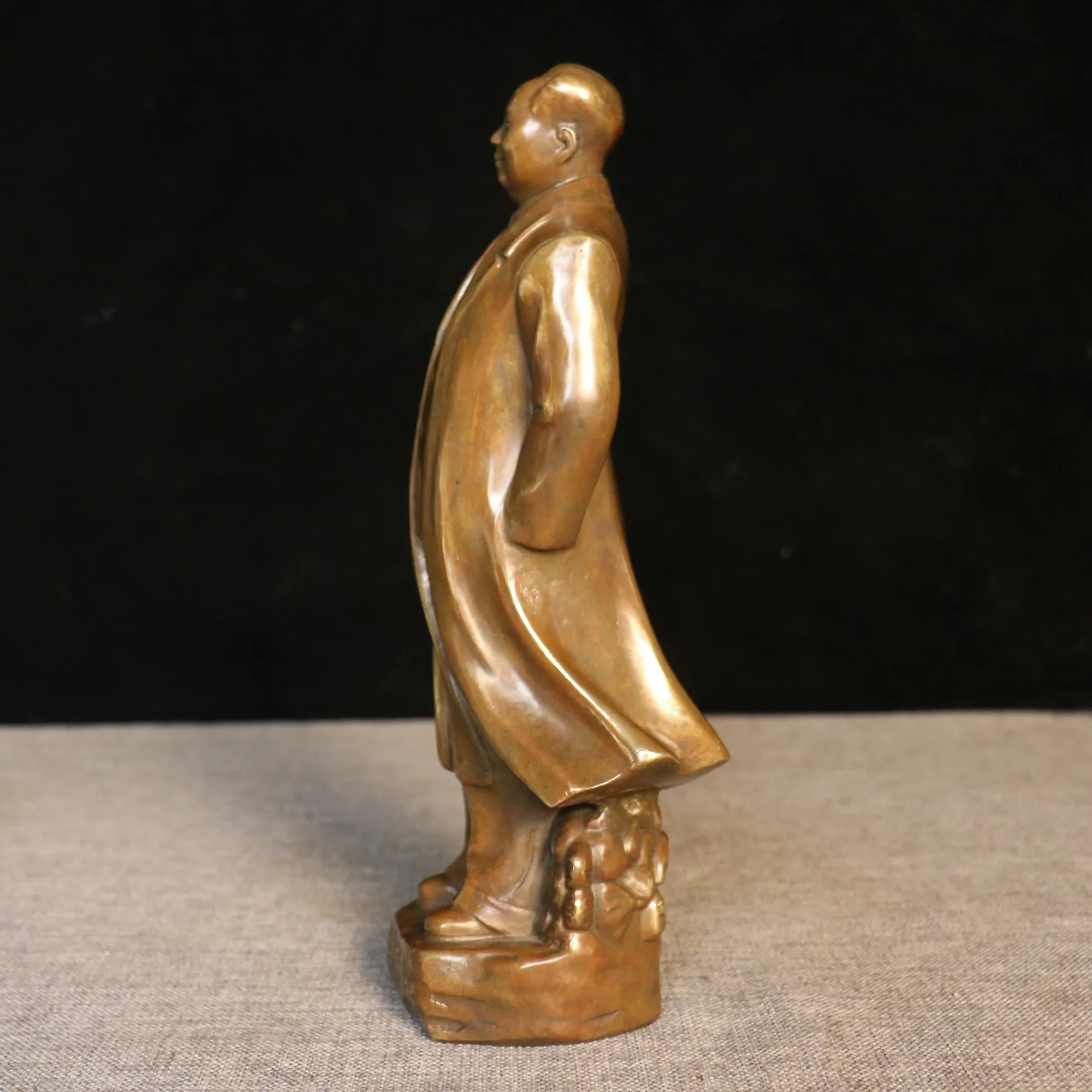 Pure Copper Chairman Mao Sculpture - High-Quality Home Decor Art Piece, Elegant Statue for Collectors and Decorative Display
