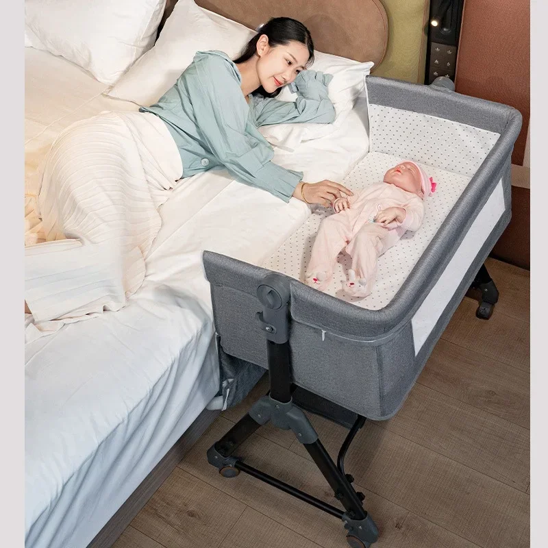 High quality cheap multifunctional crib baby Bassinet multi-in-1 travel crib with breathable mesh bedside and changing table