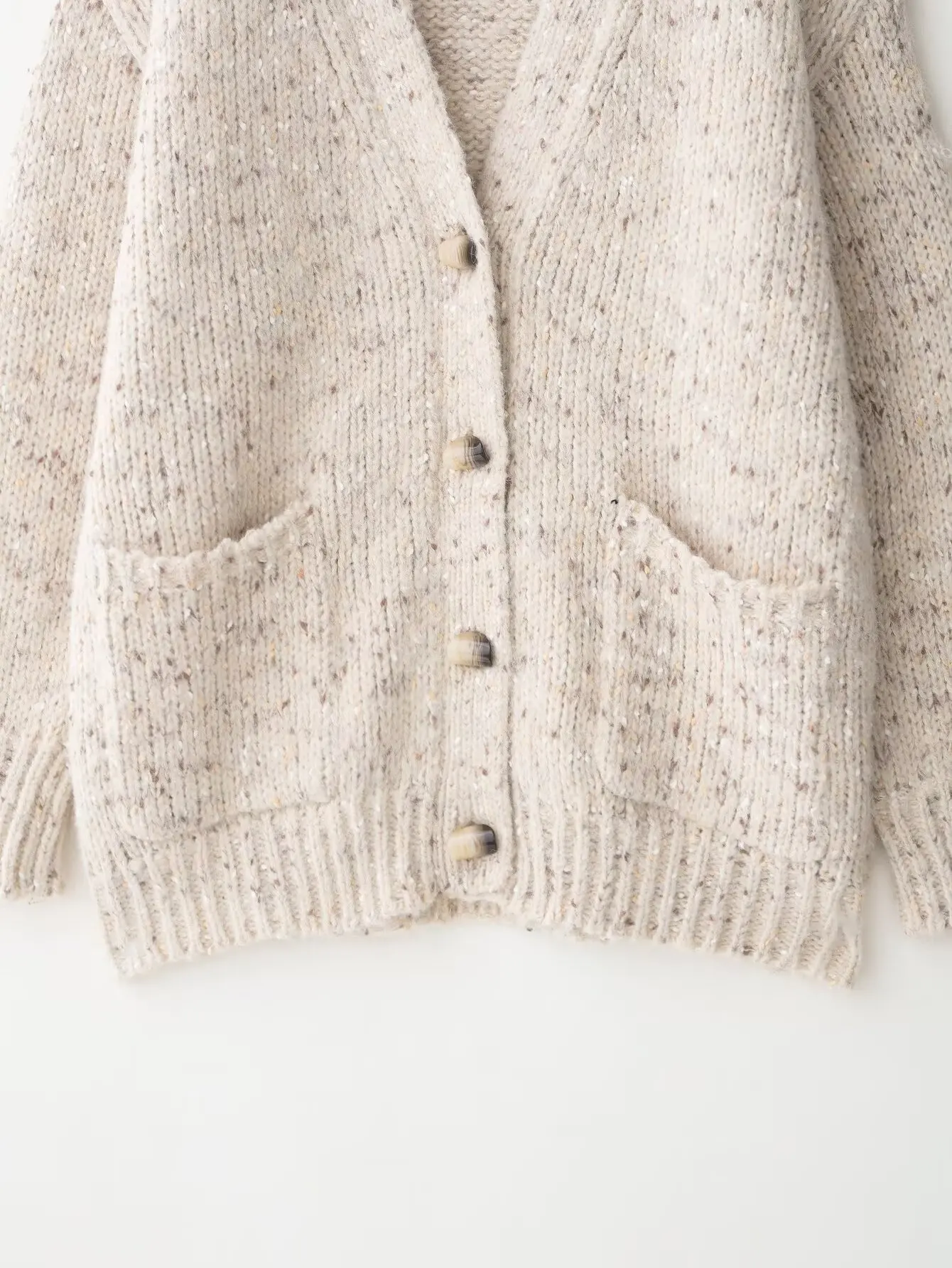 Nowa damska odzież 2025, styl europejski i amerykański, modna dzianinowa luźna kurtka z dekoltem w serek, długim rękawem i drobnymi kropkami.