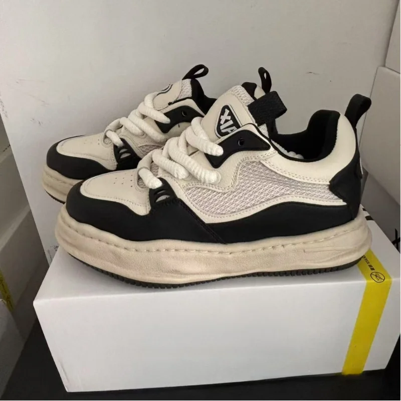 

Retro thick soled high rise white shoes, trendy dissolving sole sports skateboard shoes