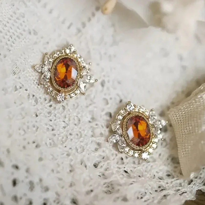 Huitan Vintage Braune CZ Ohrstecker für Frauen Temperament Weibliche Ohr Zubehör Edle Braut Hochzeit Ohrringe Trend Schmuck