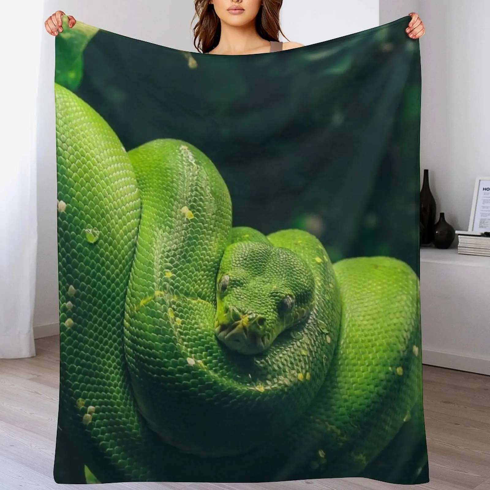 Green Tree Python Throw Blanket Multi-Purpose Picnic Thermal Luxury Throw Blankets